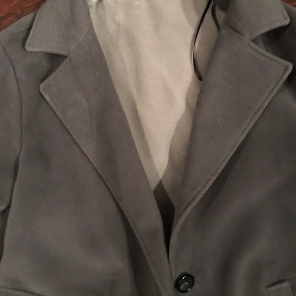 F and F women’s coat - Picture 2 of 3